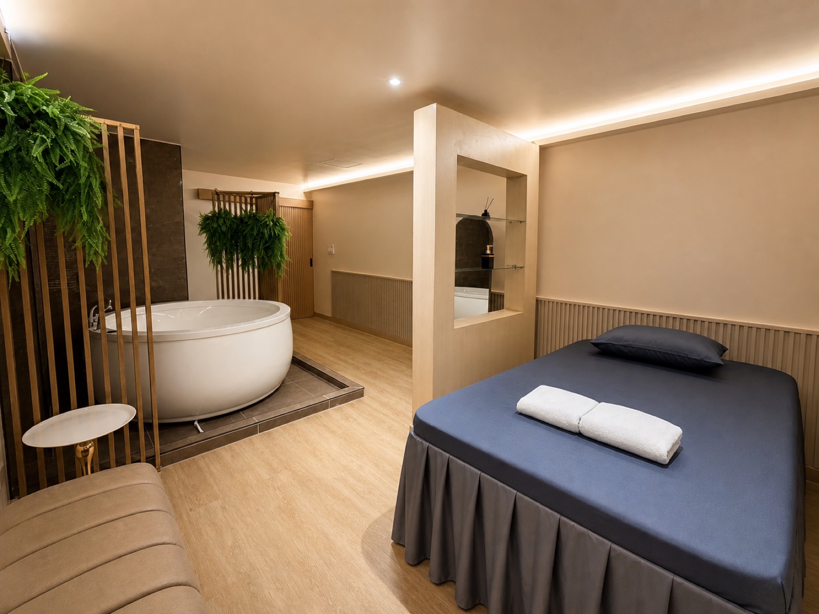 ภาพจริงห้องอ่าง QQ SPA พร้อมเตียงนวดและอ่างอาบน้ำสีขาวทรงกลม